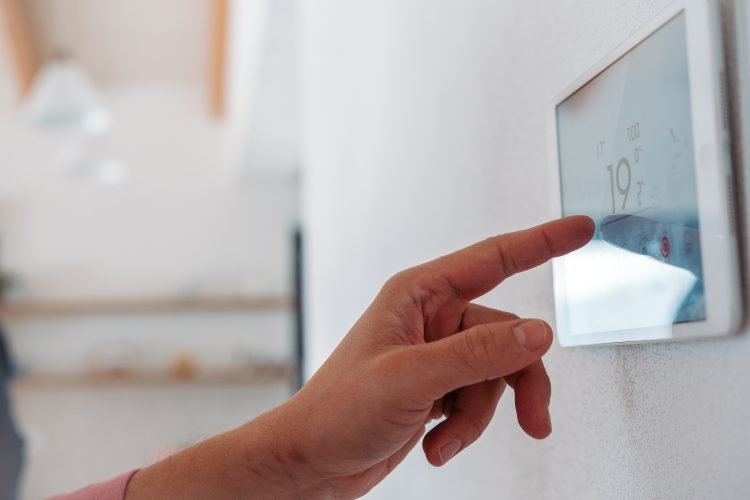 Optimal thermostat set points for all seasons