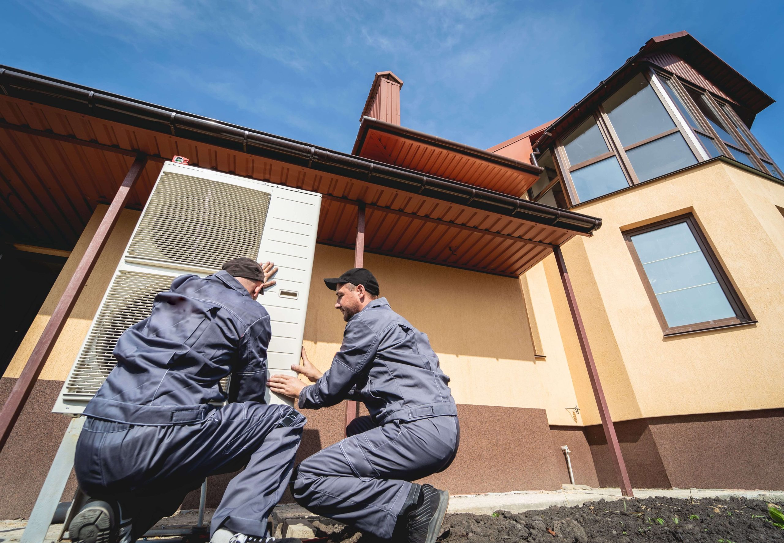 2 service technician working on an HVAC repair in Alexandria, VA.
